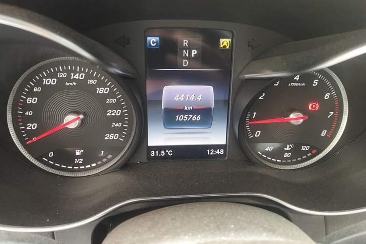 Used Mercedes-Benz GLC 2018 Facelift GLC 260 4MATIC Luxury Edition Odometer Close Up