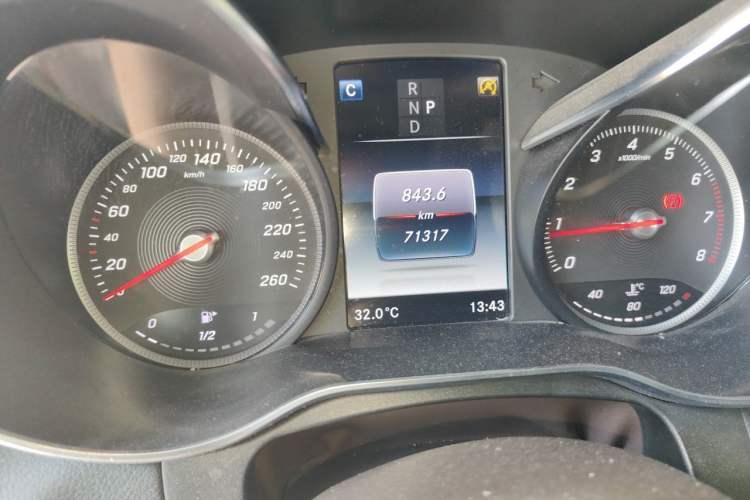 Used Mercedes-Benz GLC 2018 Facelift GLC 200 4MATIC Odometer Close Up