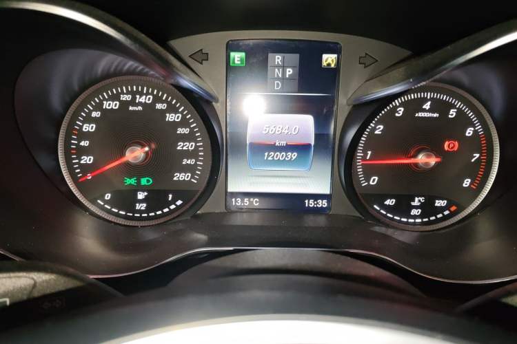 Used Mercedes-Benz GLC 2018 Facelifted GLC 260 4MATIC Dynamic Edition Odometer Close Up