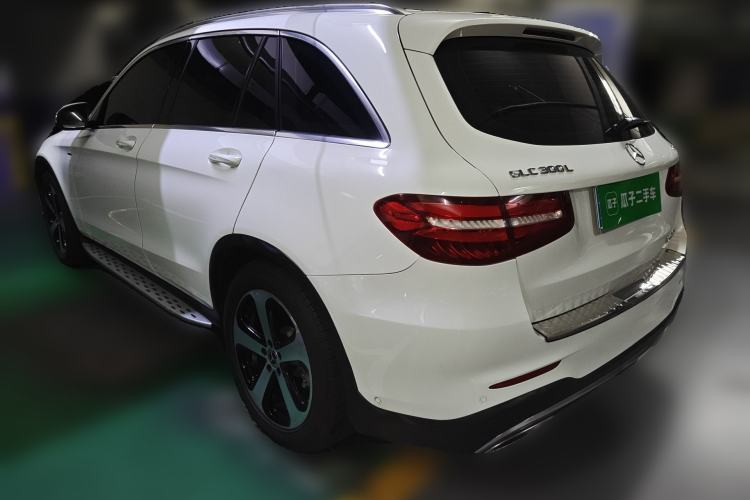 Used Mercedes-Benz GLC 2018 GLC 260 4MATIC Luxury Model Rear Left 45 Deg