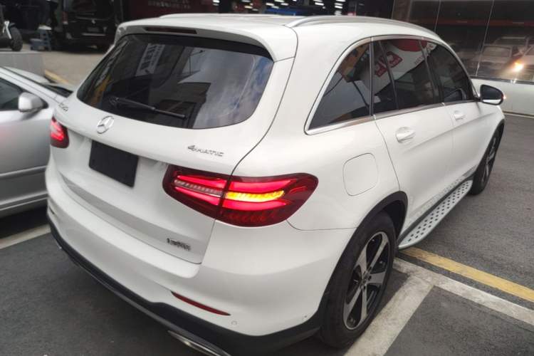 Used Mercedes-Benz GLC 2018 GLC 260 4MATIC Luxury Model Rear Right 45 Deg