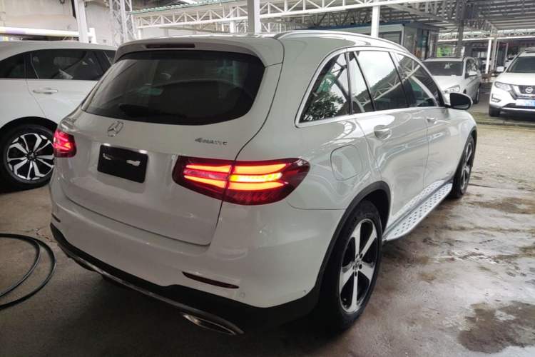 Used Mercedes-Benz GLC 2018 GLC 260 4MATIC Luxury Model Rear Right 45 Deg