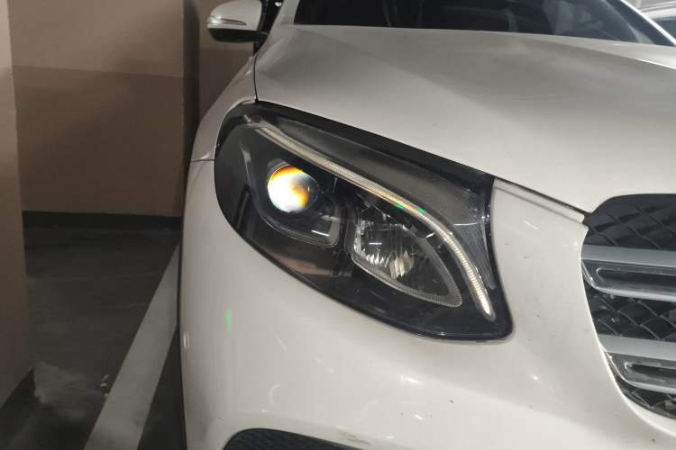 Used Mercedes-Benz GLC 2018 GLC 260 4MATIC Luxury Model Right Front Headlight