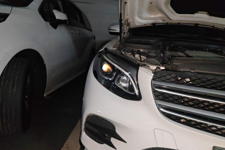 Used Mercedes-Benz GLC 2018 GLC 260 4MATIC Luxury Model Right Front Headlight