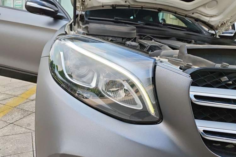 Used Mercedes-Benz GLC 2018 Facelift GLC 260 4MATIC Luxury Edition Right Front Headlight