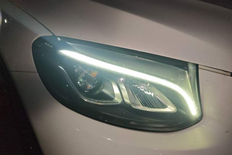Used Mercedes-Benz GLC 2018 GLC 260 4MATIC Dynamic Edition Right Front Headlight