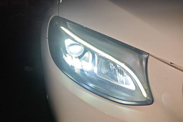 Used Mercedes-Benz GLC 2018 Facelifted GLC 260 4MATIC Dynamic Edition Right Front Headlight