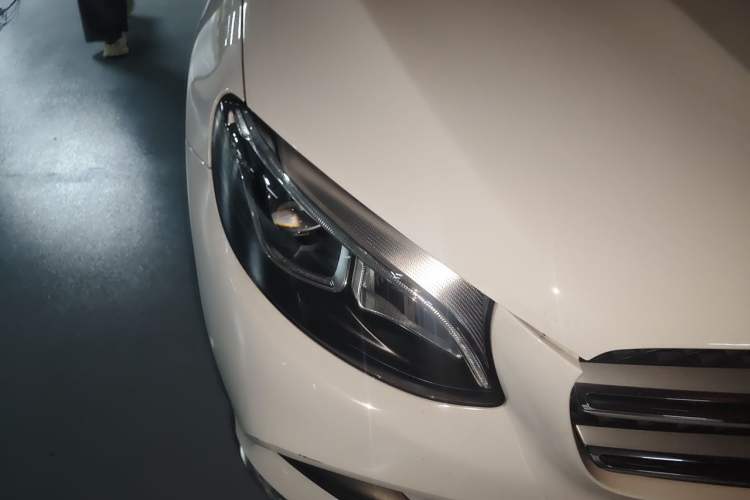 Used Mercedes-Benz GLC 2018 GLC 260 4MATIC Luxury Model Right Front Headlight