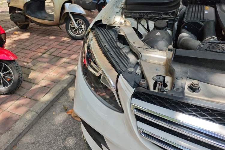 Used Mercedes-Benz GLC 2018 GLC 260 4MATIC Luxury Model Right Front Headlight