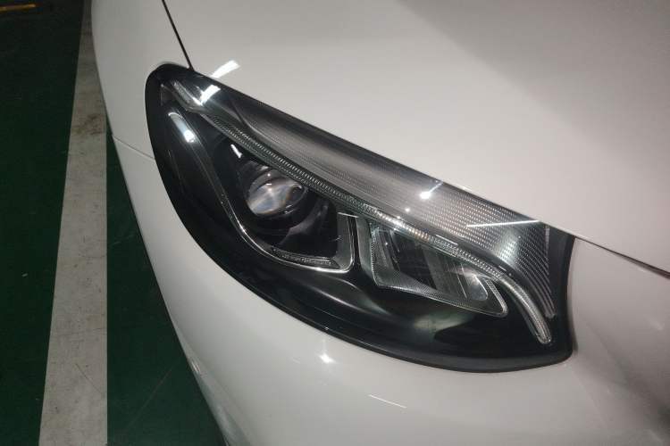 Used Mercedes-Benz GLC 2018 GLC 260 4MATIC Luxury Model Right Front Headlight