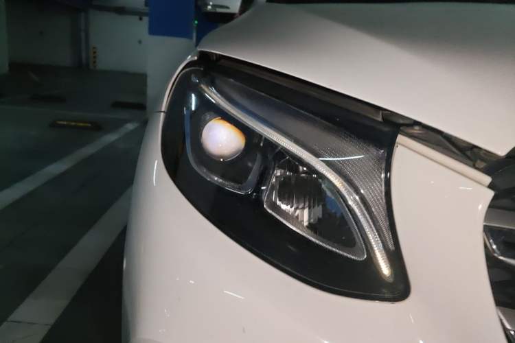 Used Mercedes-Benz GLC 2018 Facelifted GLC 260 4MATIC Dynamic Edition Right Front Headlight