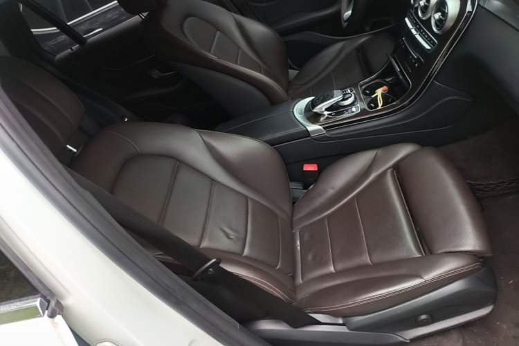 Used Mercedes-Benz GLC 2018 Facelift GLC 260 4MATIC Luxury Edition Right Front Seat