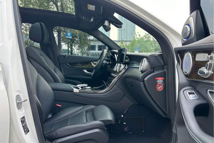 Used Mercedes-Benz GLC 2018 GLC 260 4MATIC Dynamic Edition Right Front Seat