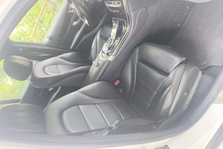 Used Mercedes-Benz GLC 2018 Facelift GLC 260 4MATIC Luxury Edition Right Front Seat