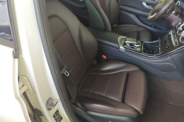 Used Mercedes-Benz GLC 2018 GLC 260 4MATIC Luxury Model Right Front Seat