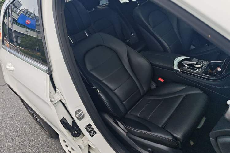 Used Mercedes-Benz GLC 2018 GLC 260 4MATIC Dynamic Edition Right Front Seat