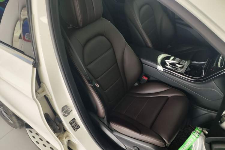 Used Mercedes-Benz GLC 2018 Facelifted GLC 260 4MATIC Dynamic Edition Right Front Seat