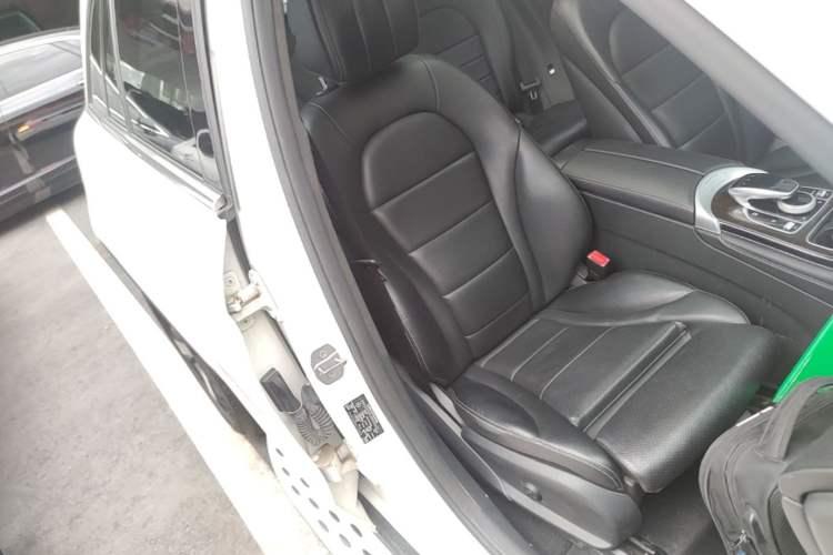Used Mercedes-Benz GLC 2018 GLC 260 4MATIC Luxury Model Right Front Seat