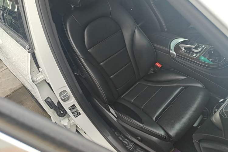 Used Mercedes-Benz GLC 2018 GLC 260 4MATIC Luxury Model Right Front Seat