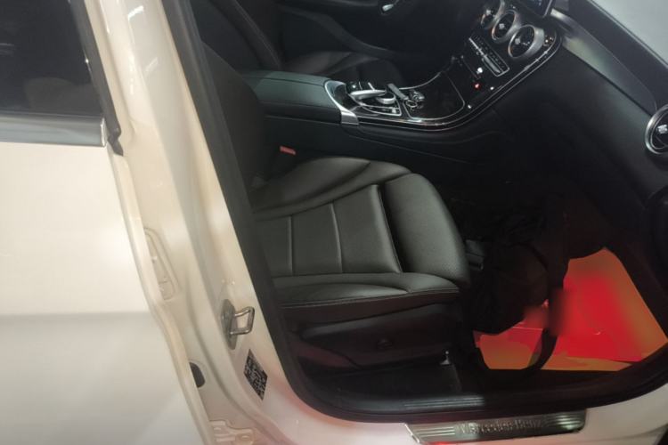 Used Mercedes-Benz GLC 2018 Facelifted GLC 260 4MATIC Dynamic Edition Right Front Seat