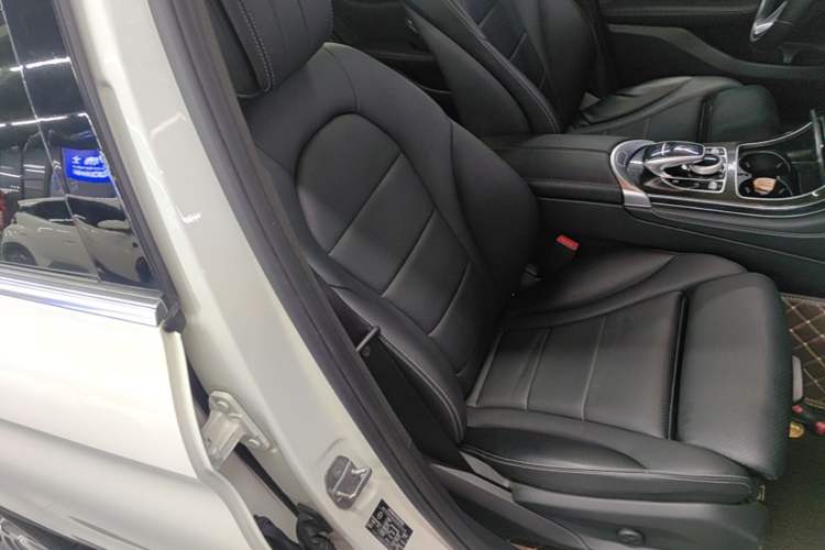Used Mercedes-Benz GLC 2018 GLC 260 4MATIC Dynamic Edition Right Front Seat