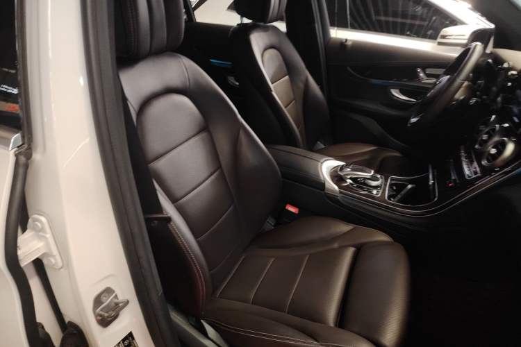 Used Mercedes-Benz GLC 2018 GLC 260 4MATIC Luxury Model Right Front Seat
