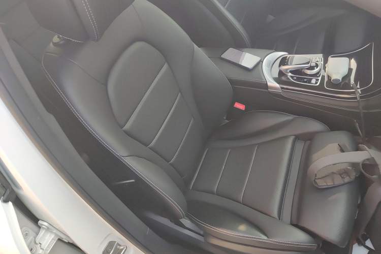 Used Mercedes-Benz GLC 2018 GLC 260 4MATIC Luxury Model Right Front Seat