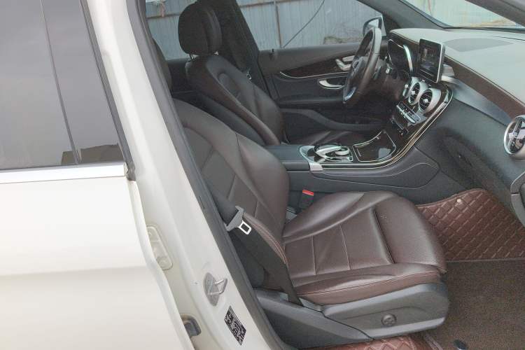 Used Mercedes-Benz GLC 2018 Facelifted GLC 260 4MATIC Dynamic Edition Right Front Seat