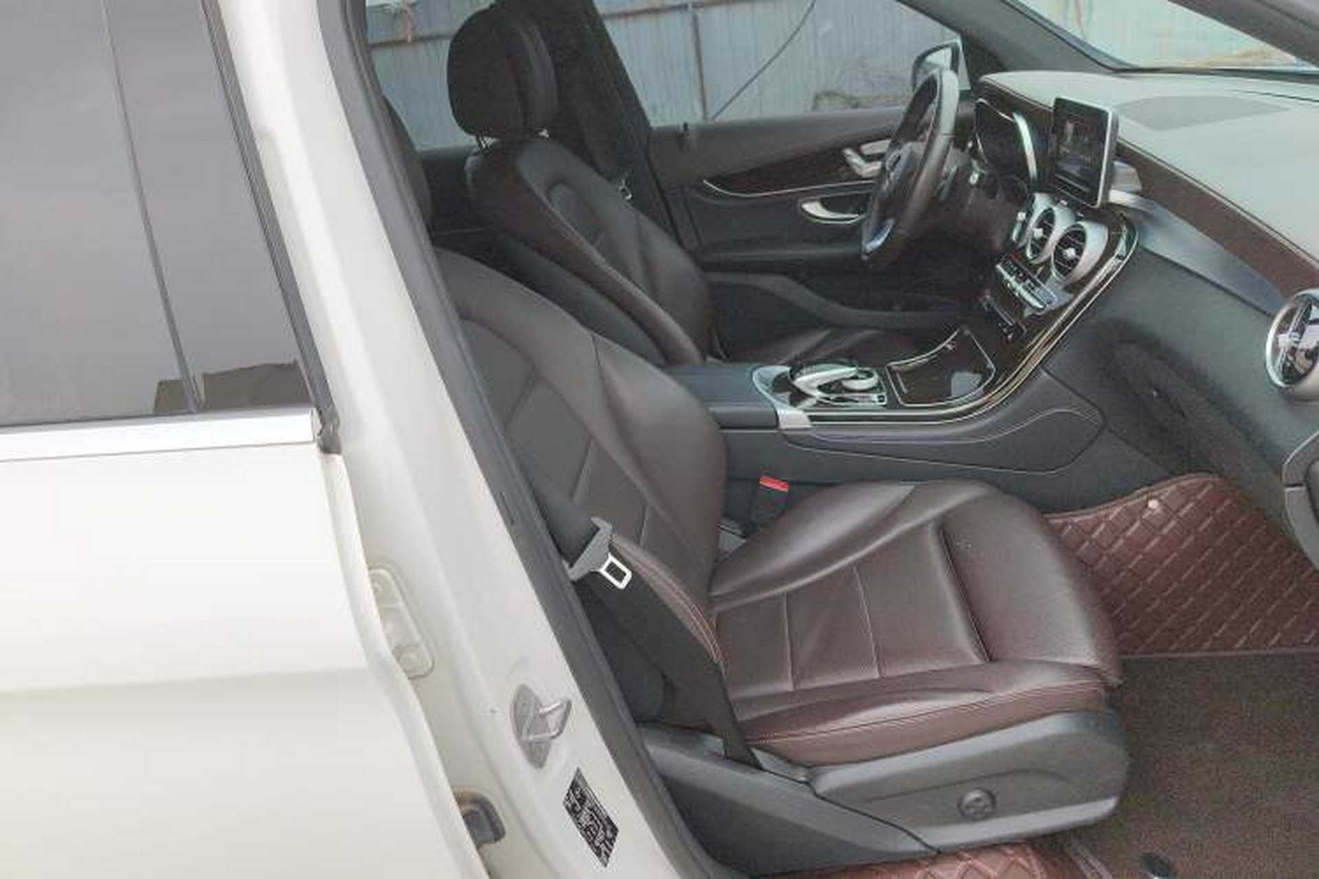 Used Mercedes-Benz GLC 2018 Facelifted GLC 260 4MATIC Dynamic Edition Right Front Seat