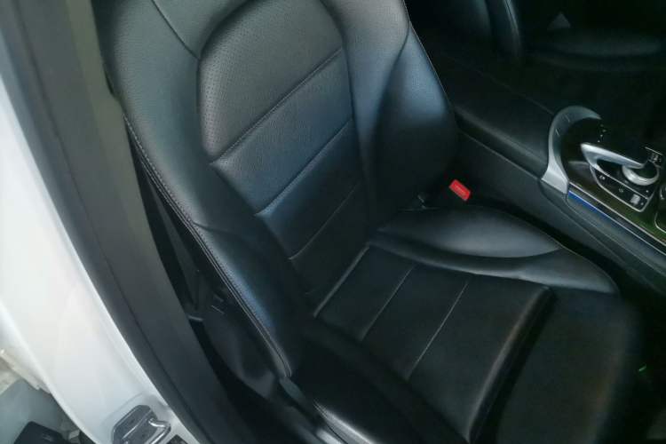 Used Mercedes-Benz GLC 2018 Facelifted GLC 260 4MATIC Dynamic Edition Right Front Seat