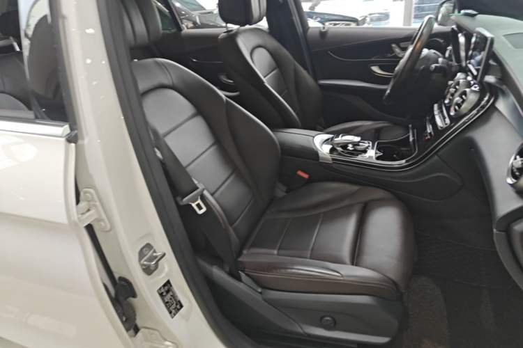 Used Mercedes-Benz GLC 2018 GLC 260 4MATIC Luxury Model Right Front Seat
