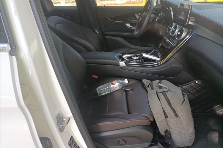 Used Mercedes-Benz GLC 2018 Facelifted GLC 260 4MATIC Dynamic Edition Right Front Seat