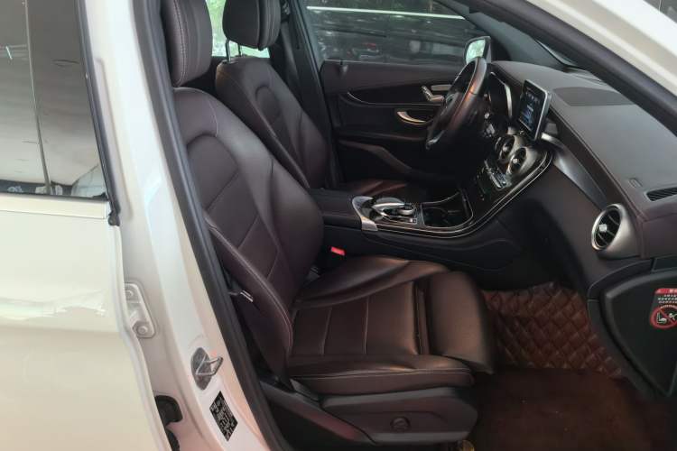 Used Mercedes-Benz GLC 2018 GLC 260 4MATIC Dynamic Edition Right Front Seat