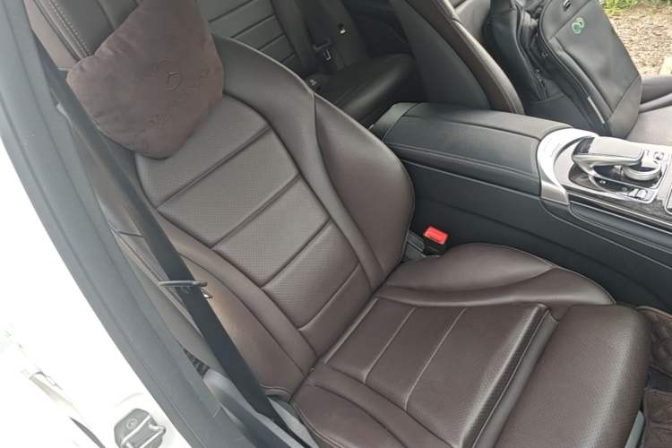 Used Mercedes-Benz GLC 2018 Facelift GLC 260 4MATIC Luxury Edition Right Front Seat