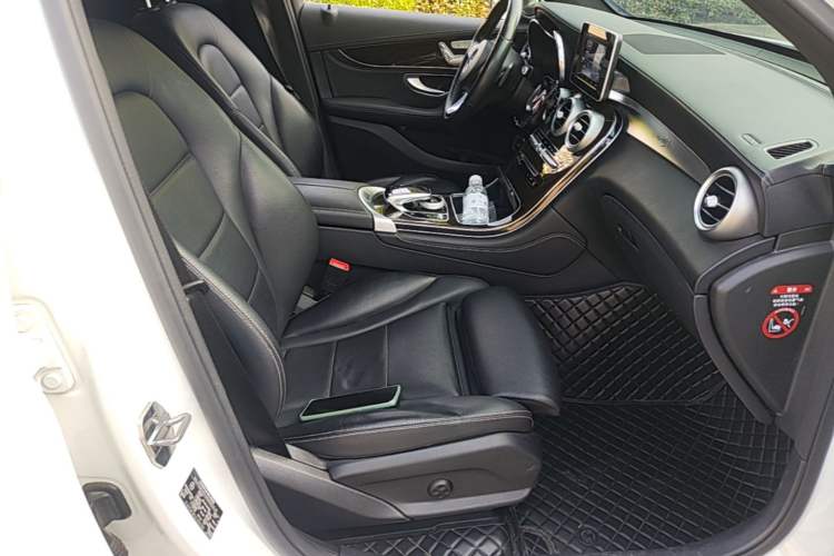 Used Mercedes-Benz GLC 2018 GLC 260 4MATIC Luxury Model Right Front Seat