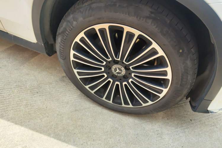 Used Mercedes-Benz GLC 2018 GLC 260 4MATIC Dynamic Edition Right Front Wheel Hub