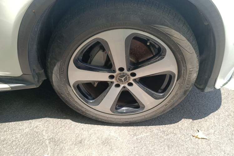 Used Mercedes-Benz GLC 2018 Facelift GLC 260 4MATIC Luxury Edition Right Front Wheel Hub