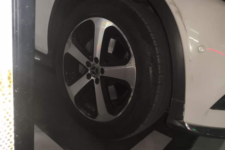 Used Mercedes-Benz GLC 2018 GLC 260 4MATIC Luxury Model Right Front Wheel Hub