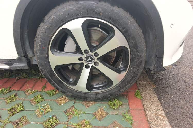 Used Mercedes-Benz GLC 2018 Facelift GLC 260 4MATIC Luxury Edition Right Front Wheel Hub