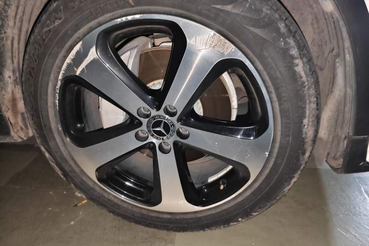 Used Mercedes-Benz GLC 2018 GLC 260 4MATIC Luxury Model Right Front Wheel Hub