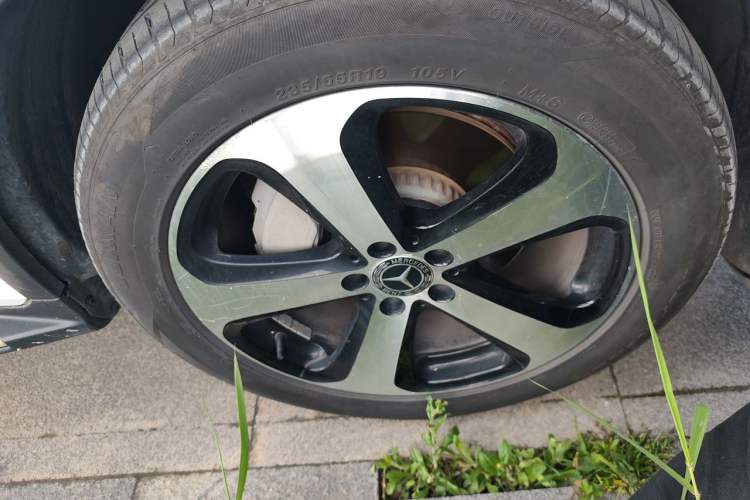 Used Mercedes-Benz GLC 2018 Facelift GLC 260 4MATIC Luxury Edition Right Front Wheel Hub