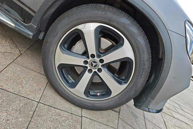 Used Mercedes-Benz GLC 2018 Facelift GLC 260 4MATIC Luxury Edition Right Front Wheel Hub