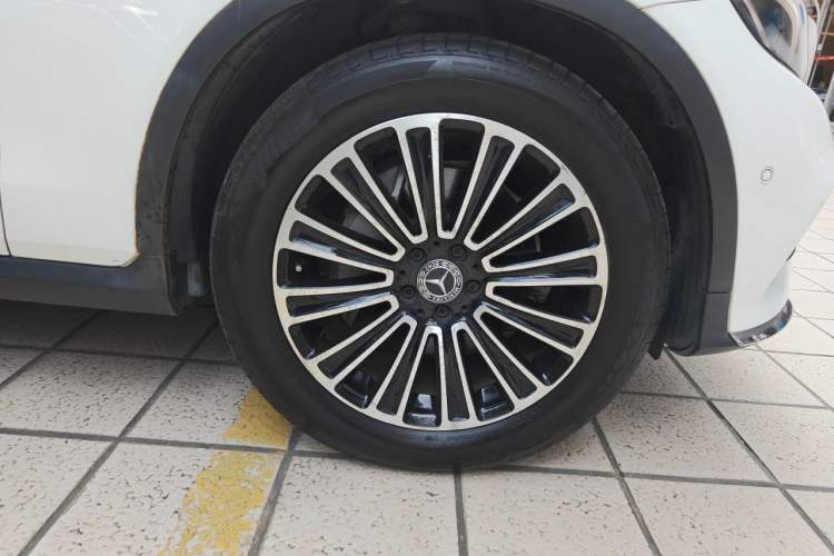 Used Mercedes-Benz GLC 2018 Facelifted GLC 260 4MATIC Dynamic Edition Right Front Wheel Hub