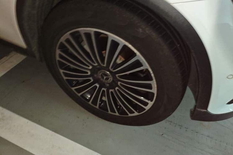 Used Mercedes-Benz GLC 2018 GLC 200 4MATIC Right Front Wheel Hub
