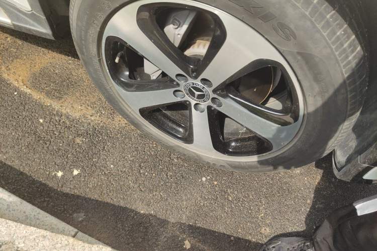 Used Mercedes-Benz GLC 2018 Facelift GLC 260 4MATIC Luxury Edition Right Front Wheel Hub