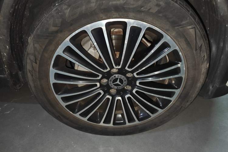 Used Mercedes-Benz GLC 2018 GLC 200 4MATIC Right Front Wheel Hub
