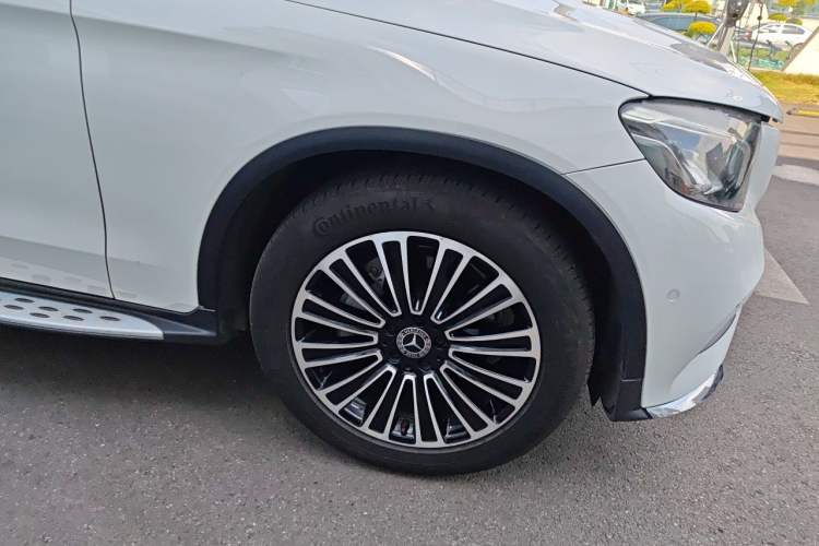 Used Mercedes-Benz GLC 2018 GLC 260 4MATIC Dynamic Edition Right Front Wheel Hub