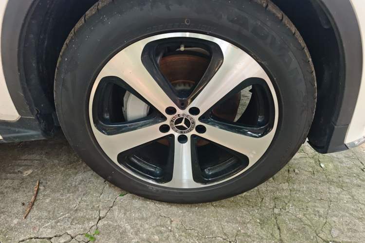 Used Mercedes-Benz GLC 2018 GLC 260 4MATIC Luxury Model Right Front Wheel Hub