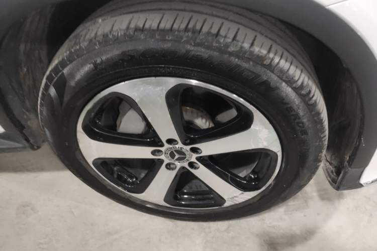 Used Mercedes-Benz GLC 2018 Facelift GLC 260 4MATIC Luxury Edition Right Front Wheel Hub