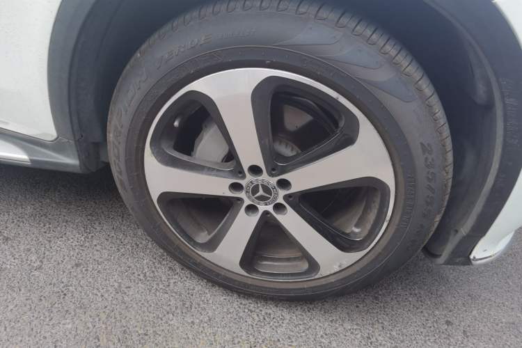 Used Mercedes-Benz GLC 2018 Facelift GLC 260 4MATIC Luxury Edition Right Front Wheel Hub